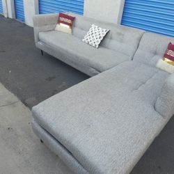 Beautiful sectional couch 🛋️ very nice