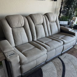 Reclining Couch – Excellent Condition