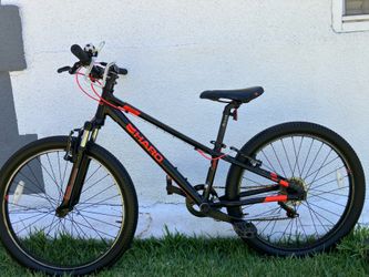 Haro. Flightline. 24 kids mountain bike 11 inch frame  6 speed