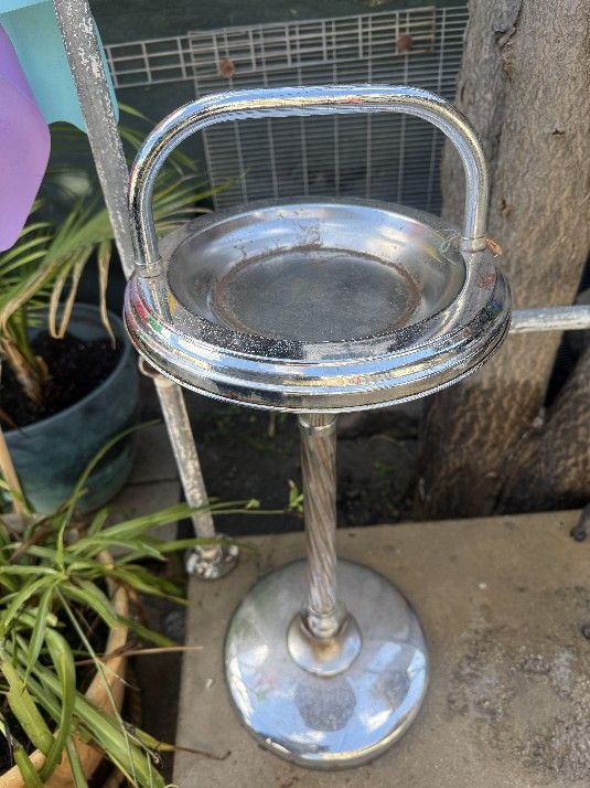 Vintage ashtray , stand in very good conditions as is