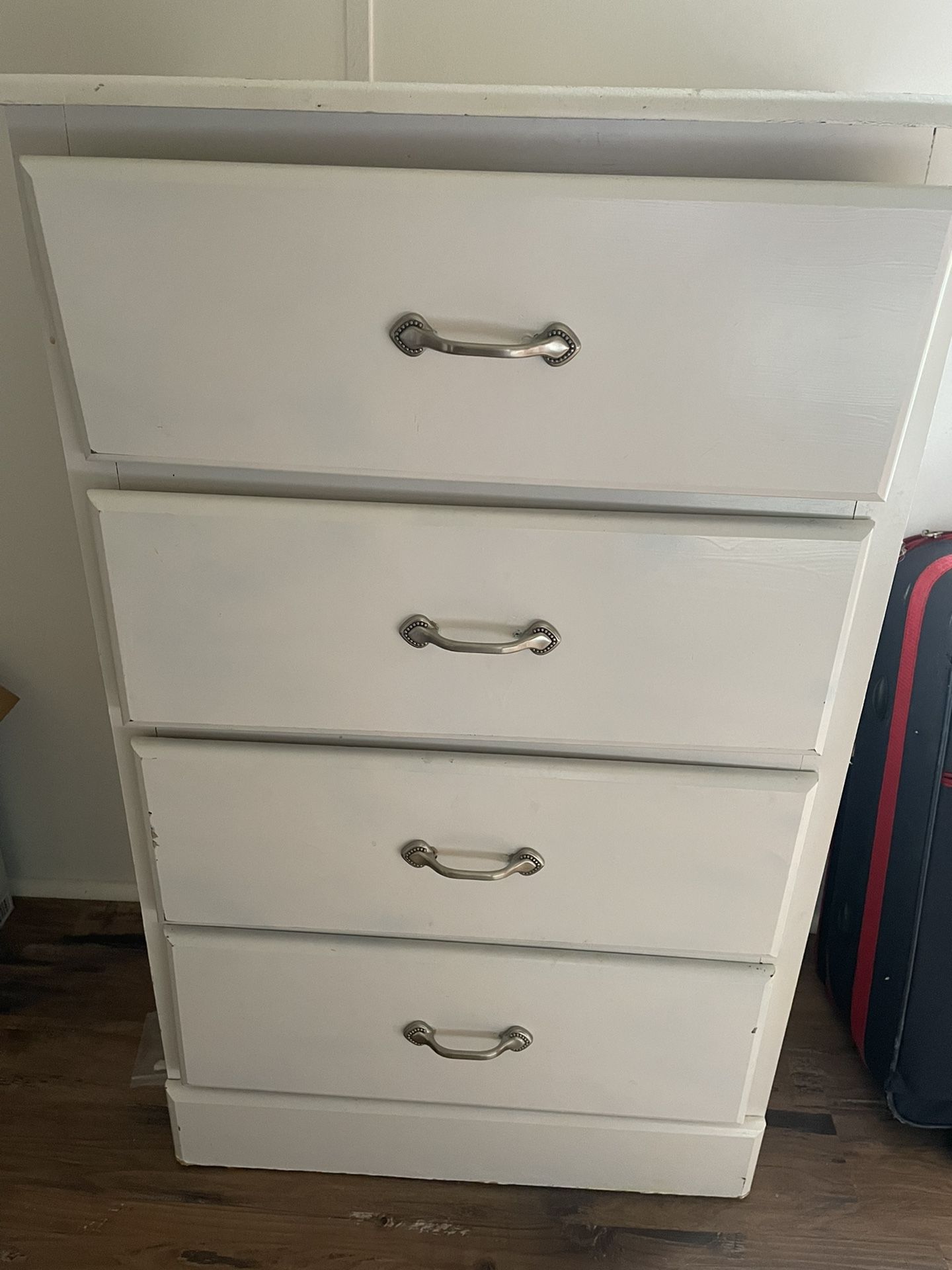 White 4 Drawer Dresser 