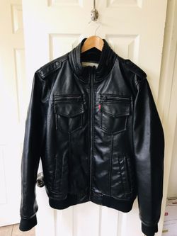 LEVI’S LEATHER JACKET