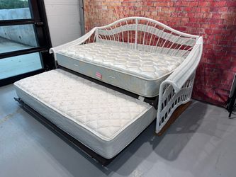 FREE DELIVERY - Wicker Day Bed w/ Trundle