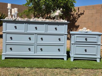 Gorgeous Dresser And 1 night stand