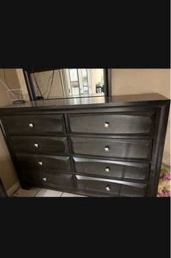 8 dresser