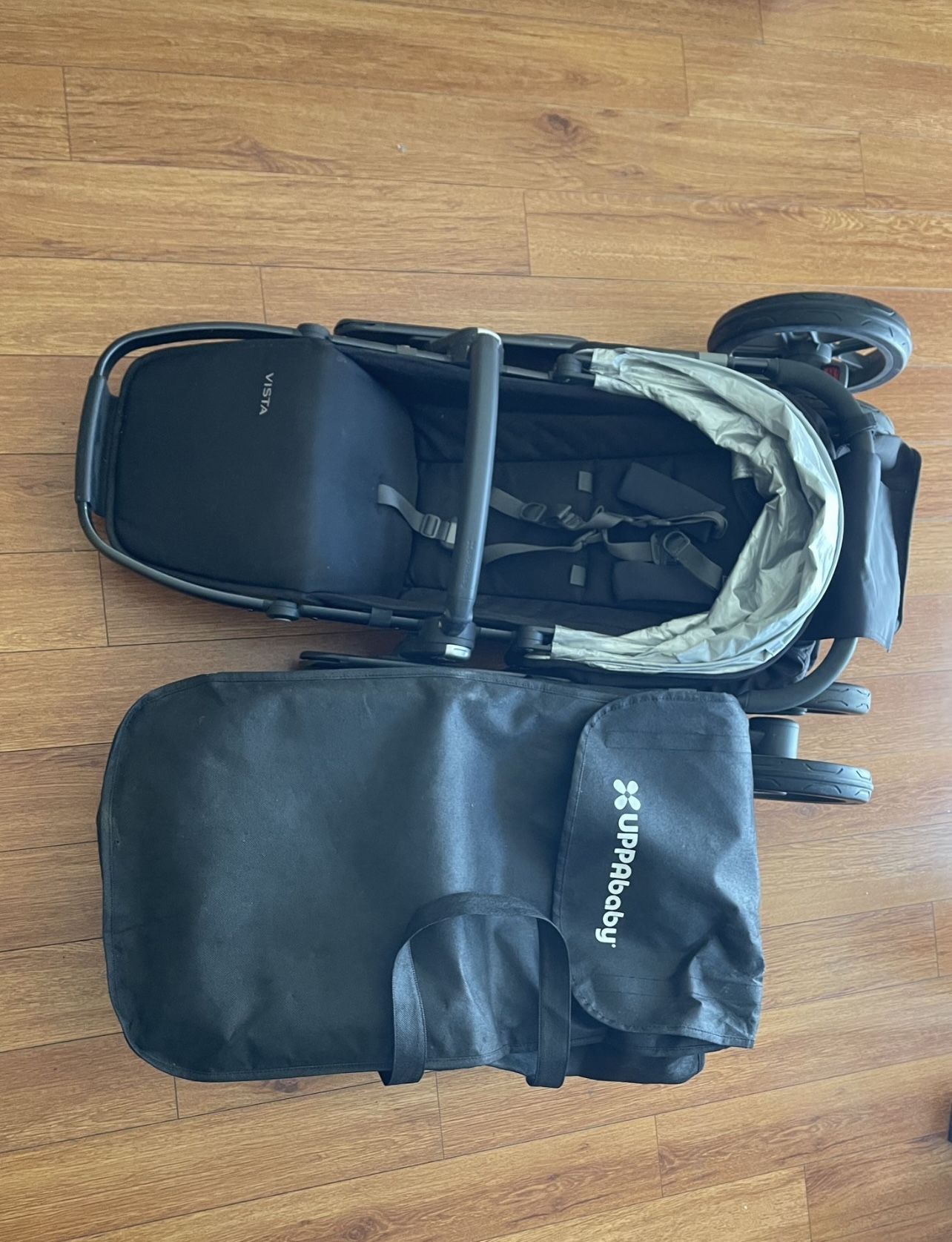 Uppababy Vista stroller and bassinet combo in black 