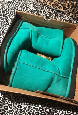 Looking for size 7 uggs. Excepting trades too!