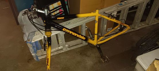 Canondale F600 Frame with wheels $30 obo