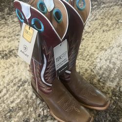 Ariat Futurity Boots Size 8