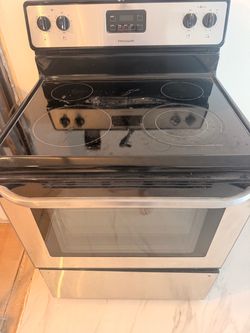 Frigidaire 30" Freestanding Smooth-Top Electric Range
