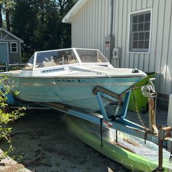 1987 Ski supreme Boat