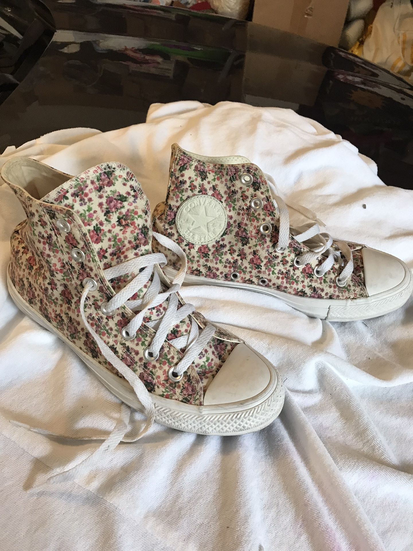 Great condition size 7 Converse $15