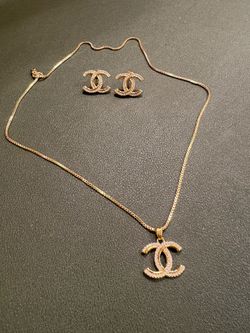14 K gold plated earring and necklace . Aretes y collar de 14 K laminado.