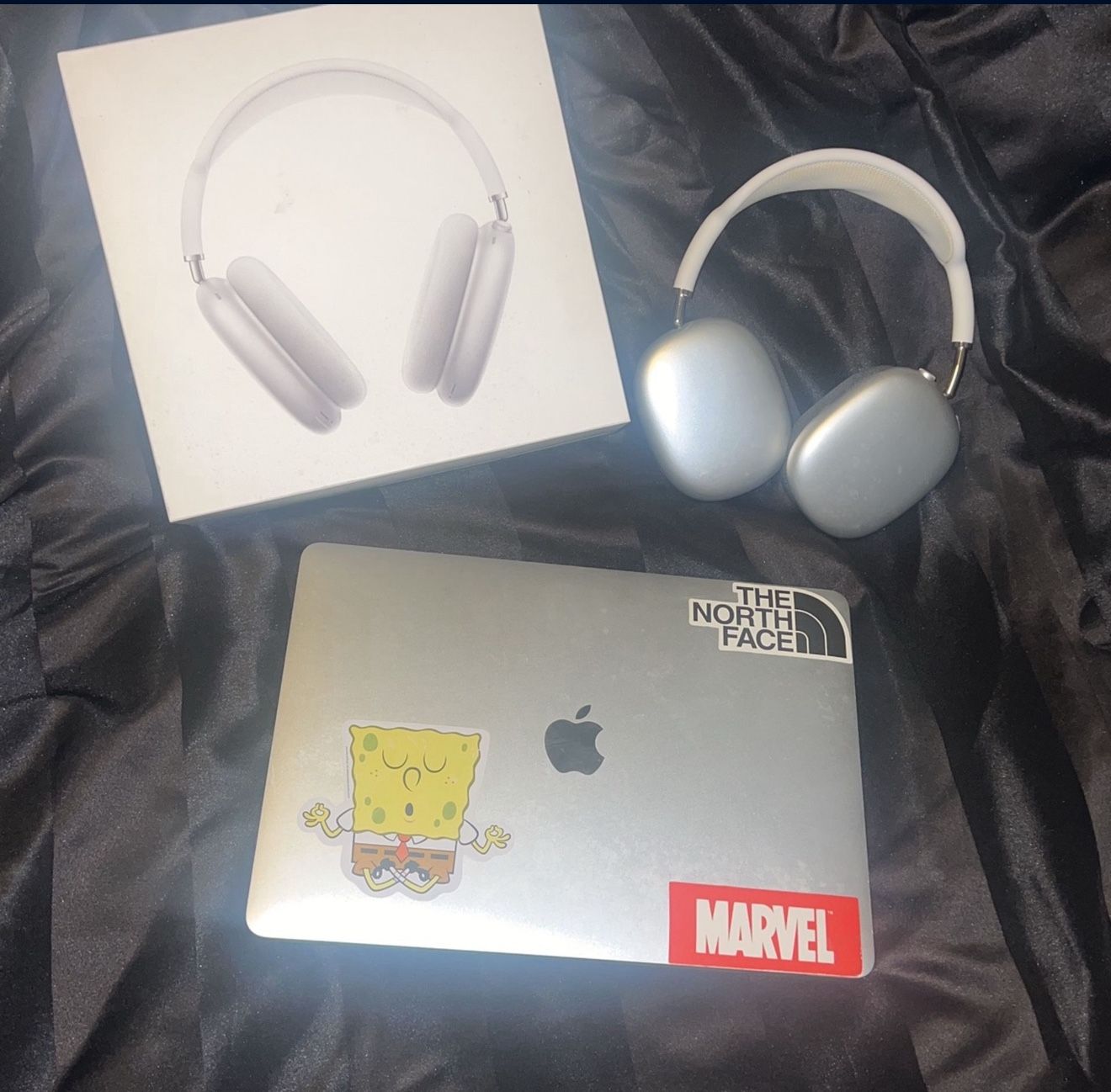 MacBook AirPod Max