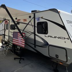 2018 StarCraft Launch Outfitter