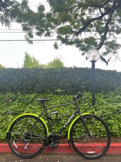 Trek FX 2 Disc Hybrid Bike – XL (22.5”) Lightweight City Fitness Bicycle Extra large Commuter