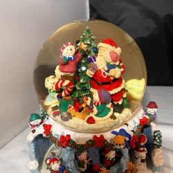 Beautiful Vintage Santa And Snowman Musical Snow globe 