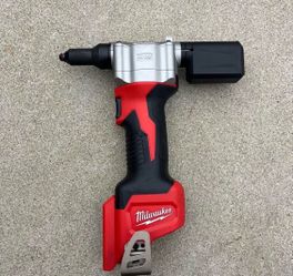 Milwaukee M12 12-Volt Lithium-Ion Cordless Rivet Tool (Tool-Only)