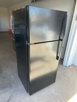 GE Refrigerator (1 Month Warranty)