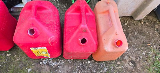 Gas cans with no caps