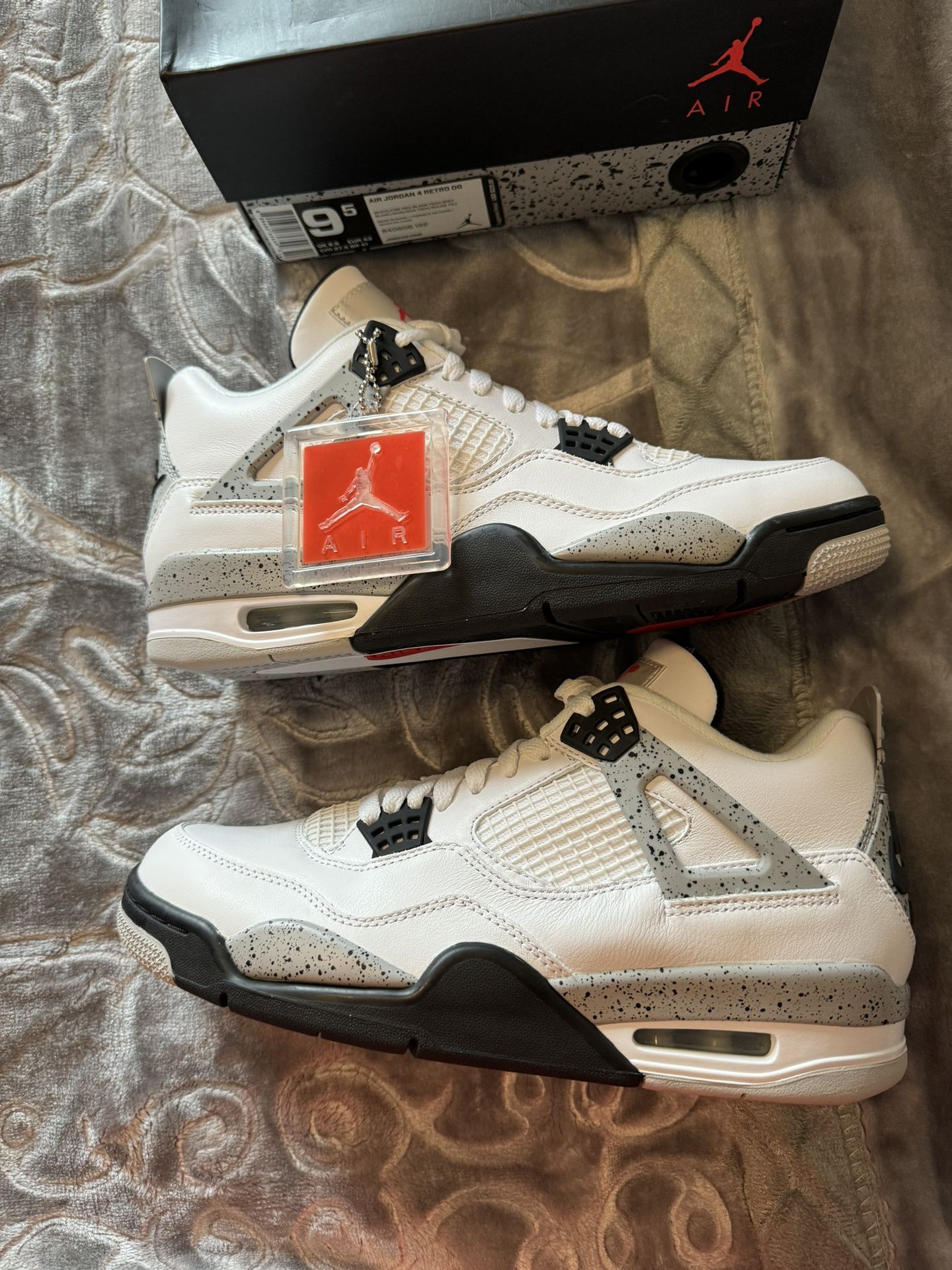 Air Jordan 4 Retro OG “White Cement” Size 9.5