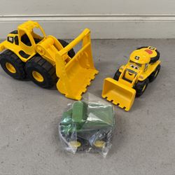 CAT, JOHN DEERE Toy Trucks. Three Toy Trucks (Good condition) PICK UP IN CORNELIUS  CAT Lil' Movers Wheel Loader CAT Construction Fleet Toy Bulldozer 