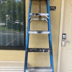 Fiberglass Step Ladder