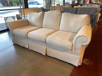BROYHILL Three Seater Couch with Rolled Arms and Diamond Pattern