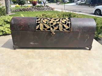 Metal Table Chest 