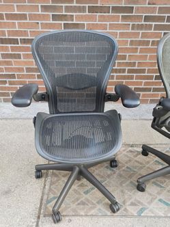 Herman Miller Aeron Chair Size B