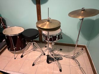 Pearl Roadshow drum set