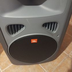 Bocina .Powered  JBL Eon 800 Watts 