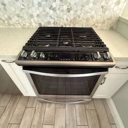 Whirlpool stainless steel slide in Gas stove - $500 (Encino)