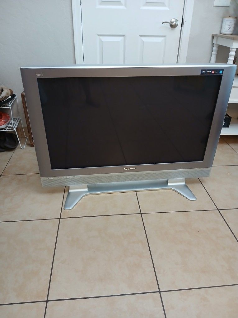 42" Panasonic TV