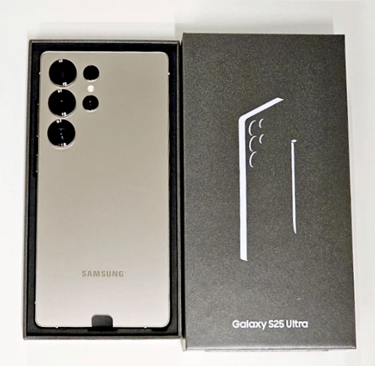 SAMSUNG S25 ULTRA (BRAND NEW)
