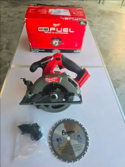 🔥$130 PRICE IS FIRM🔥 Milwaukee M18 FUEL 18V Brushless Cordless 6-1/2 in. Circular Saw (tool only)