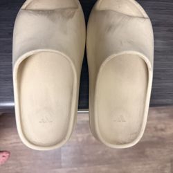Yeezy Adidas Slides Size 6 Cream Color(before Ye went full Nazi on us😣)