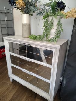 Beautiful Mirrored Sofa Table!!! STUNNING****