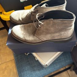 Men’s Size 10 Stone Suede Boot