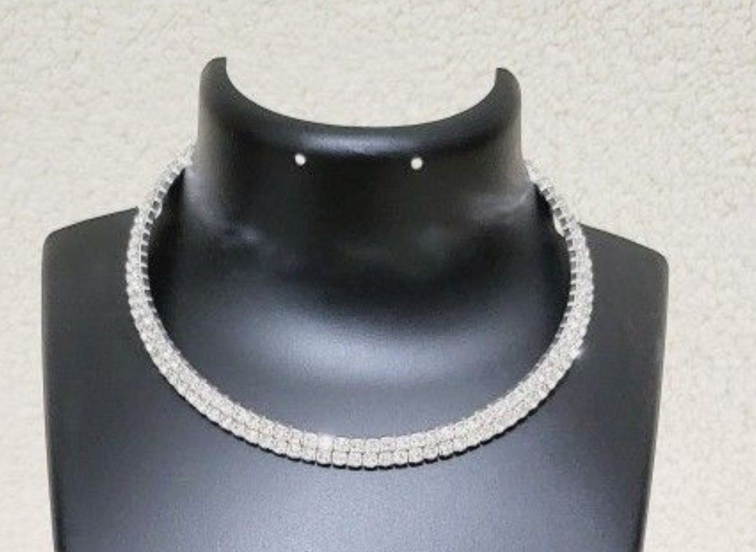 Women Silver Crystal Rhinestone Choker Necklace for Women.