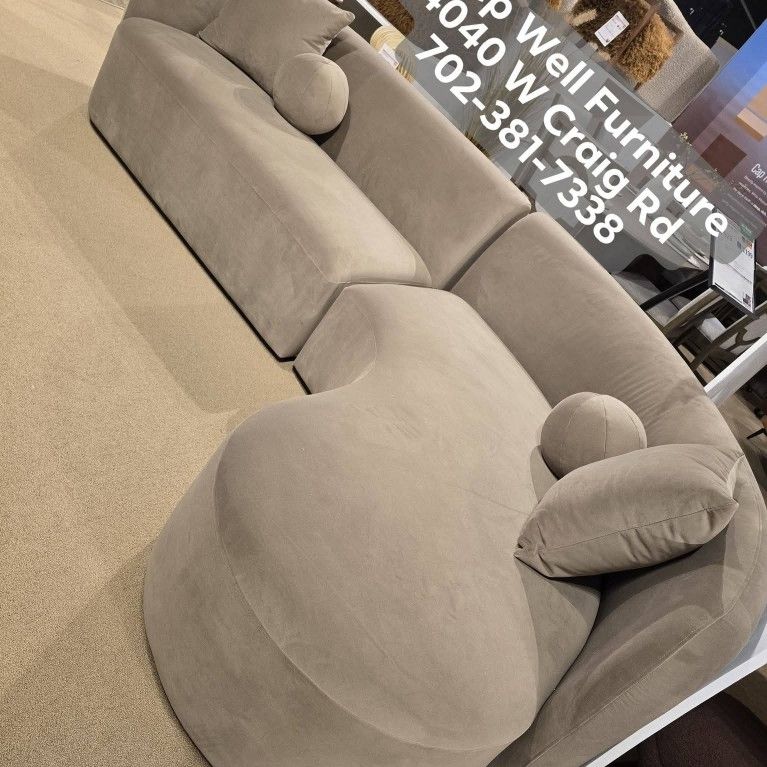 ✨️ Sectionals, 2pc Sofas ✨️ Furniture Queen Bedrooms, Dining Avail
