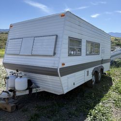 Travel Trailer 22’ Invader Great Condition