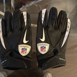 XXL  Nike Football Gloves 
