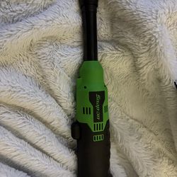 Snap on battery ratchet