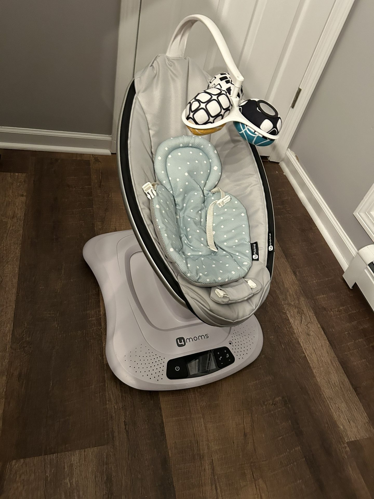 Mamaroo Swing w/ Newborn Insert