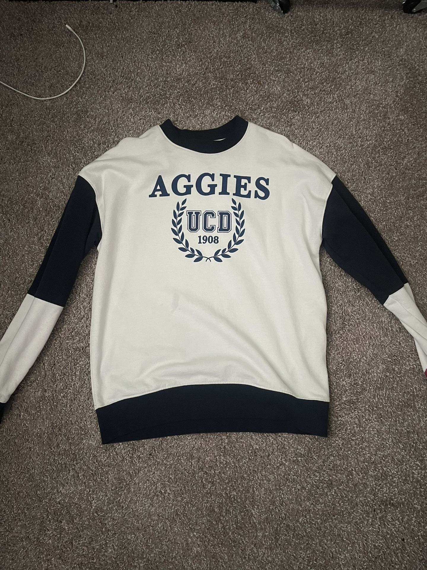 UC Davis AGGIES Sweatshirt. Large Size