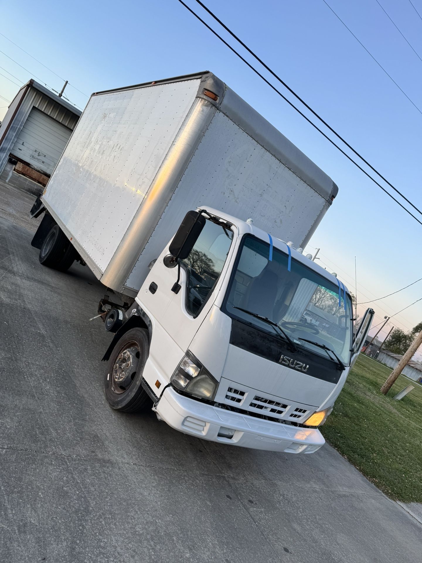 ISU 2006 White Box Truck