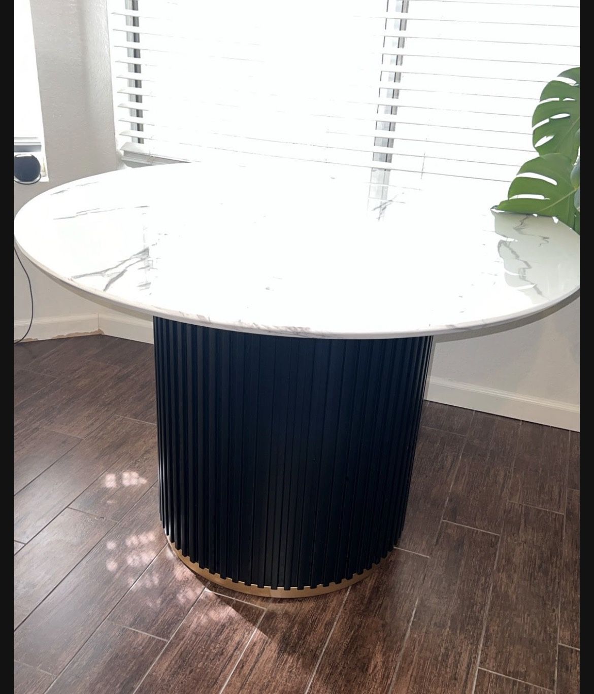 Modern Dining Table NEW Great Qualify Quartz Marble Mimic