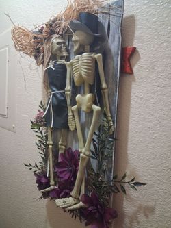 Skeleton Couple