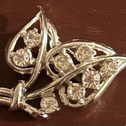 Large Lot Of Jewelry Vintage To Now Gold Silver Look At All The Pictures